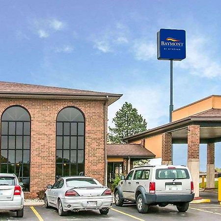Baymont Flint Airport North Hotel Exterior photo
