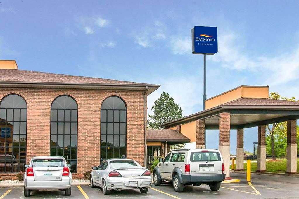 Baymont Flint Airport North Hotel Exterior photo